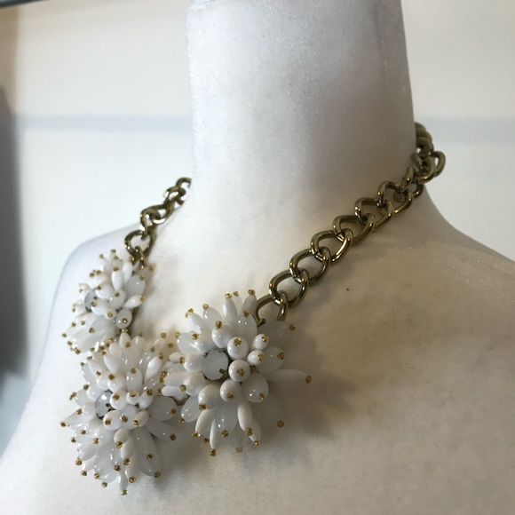 Banana Republic Beaded Flower Necklace - Beautiful statement piece! - Picture 3 of 8